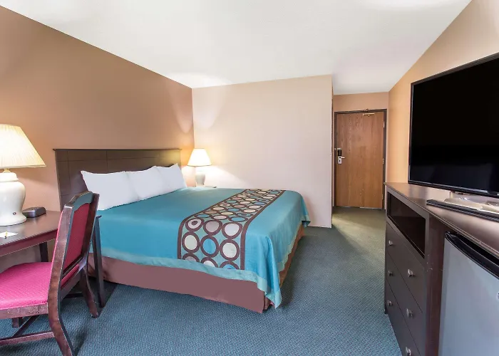 Super 8 By Wyndham Austin Mn